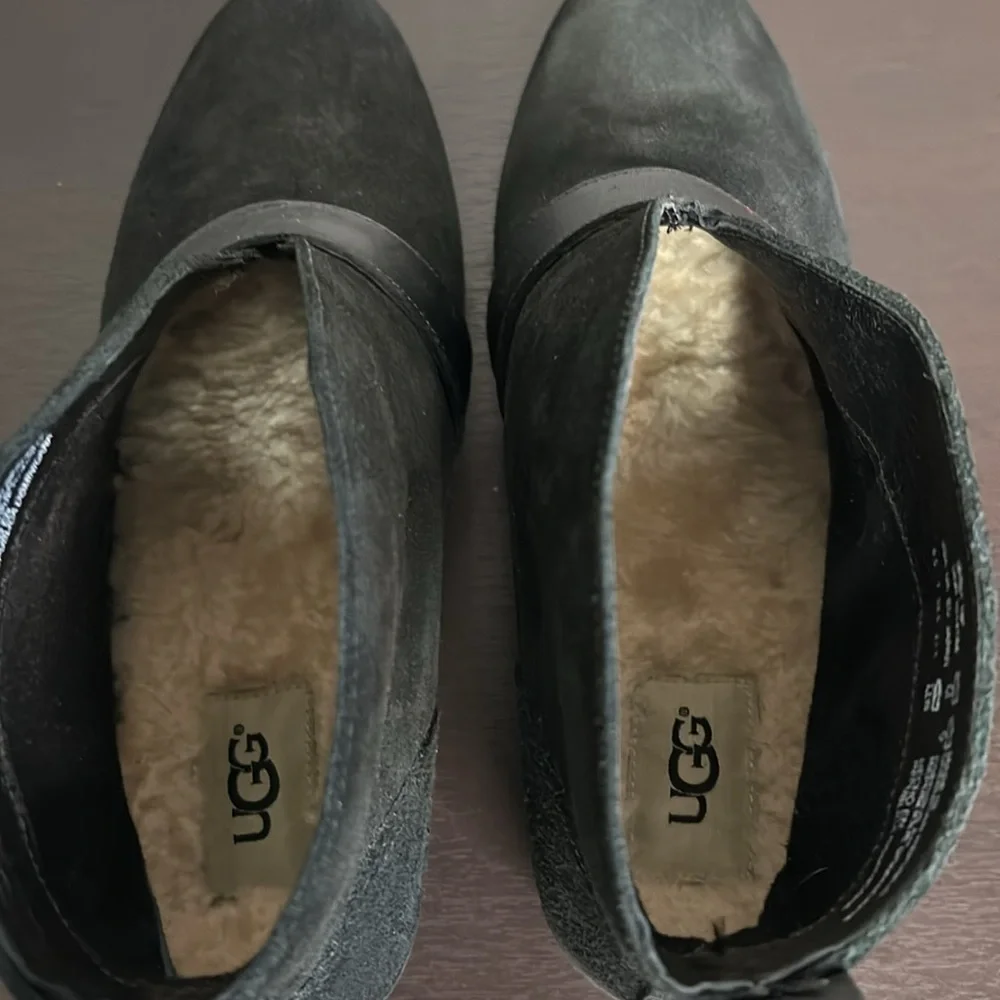 UGG Australia Wright Belted Black Leather Womens Ankle Boots Sz 8.5 Suede Shoes